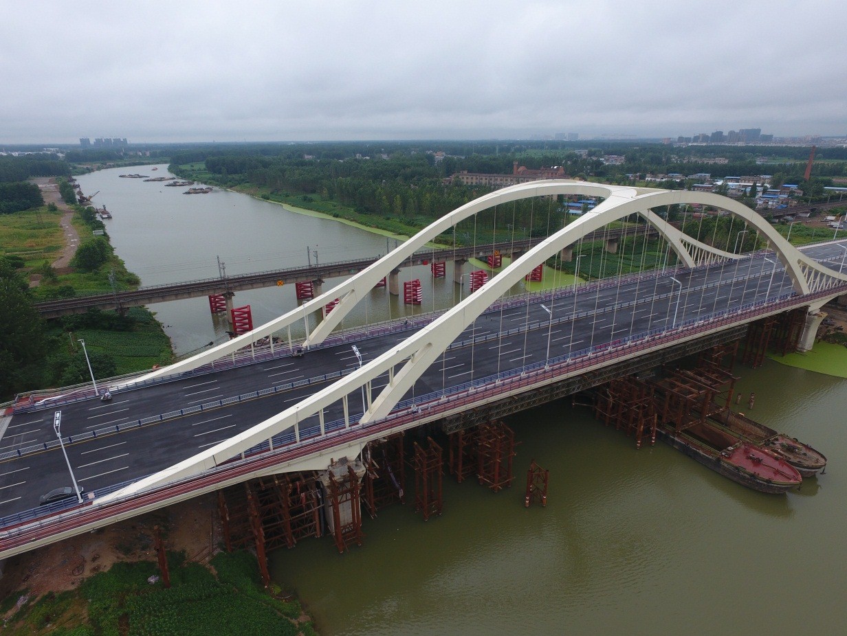 上飞燕式梁拱组合桥少支架法建造成套技术顺利通过专家鉴定