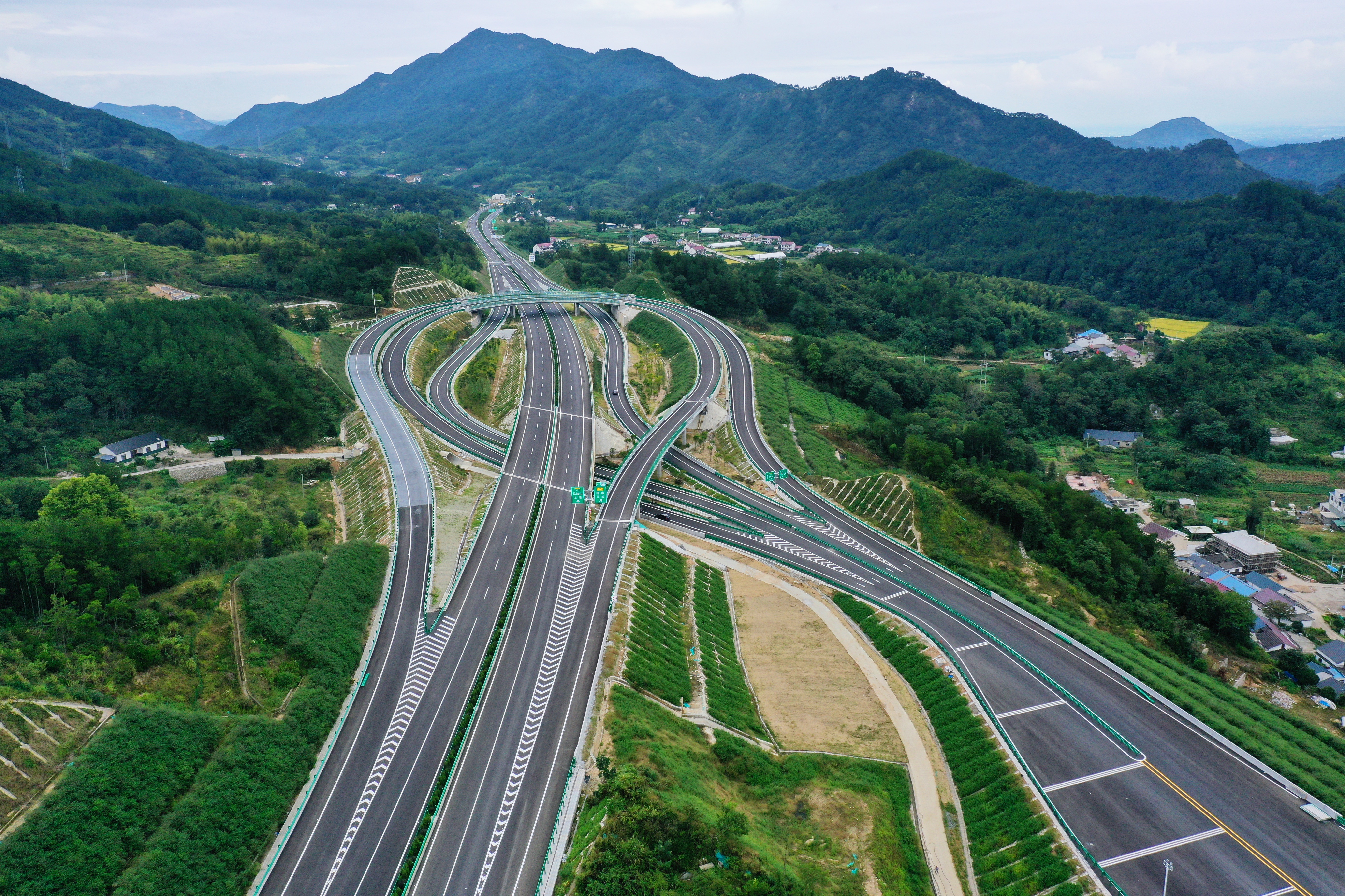 无为至岳西高速 槎水互通.jpg 无为至岳西高速 槎水互通.jpg